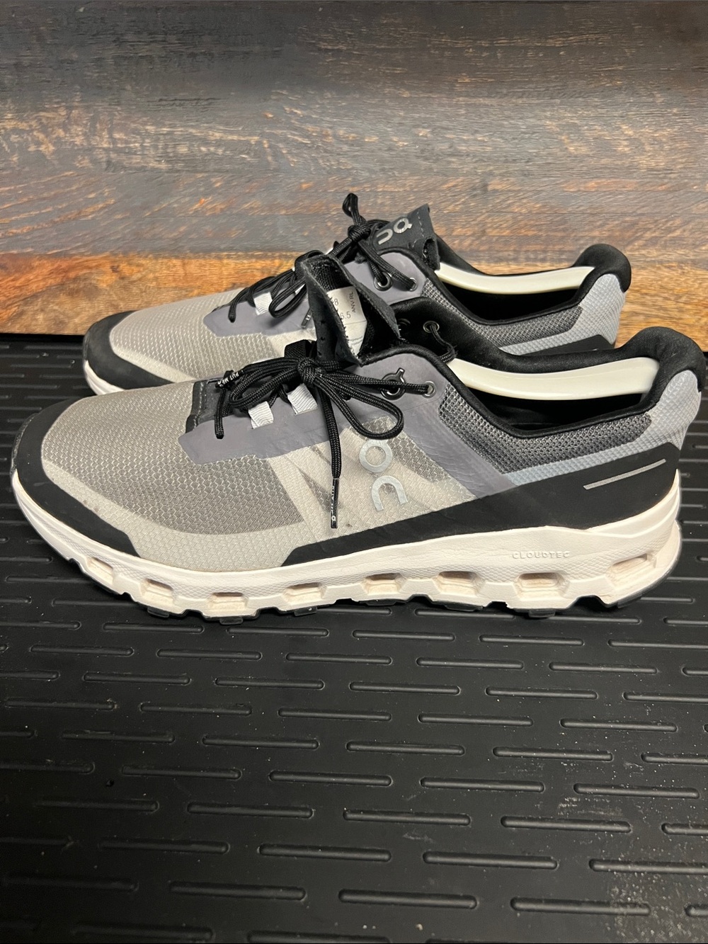 On Running Cloudvista Trail Sneakers - Men's US 8.5 (Style 64.98062)